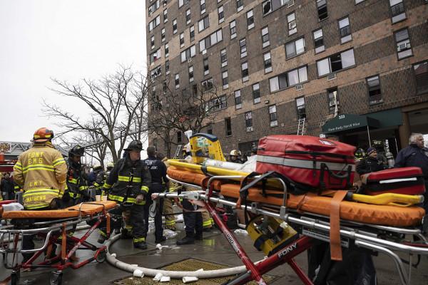 美國紐約布朗克斯住宅樓大火致19人死亡 包括9名兒童 美國紐約布朗克斯住宅樓大火致19人死亡 包括9名兒童