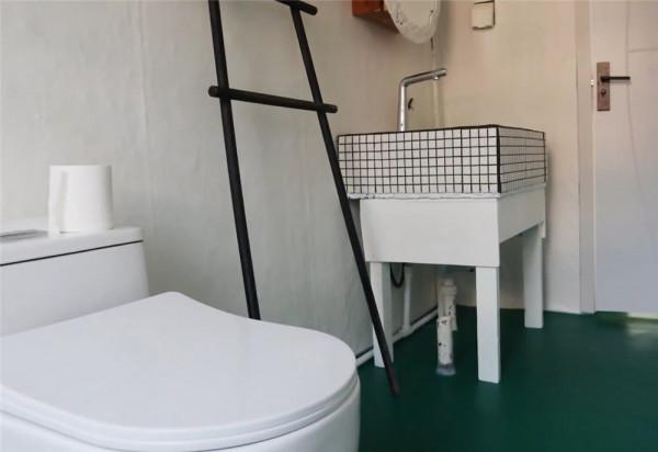 90後姑娘改造毛坯房衛生間，親手完成每個步驟，網友：太能幹了