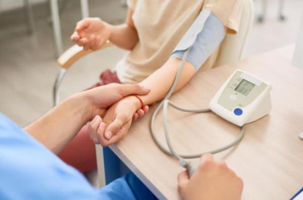 測血壓左手還是右手？提醒：這些知識，不妨瞭解一下