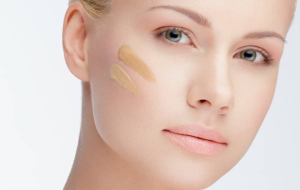 底妝總是卡粉?除了選對粉底以外,再做好這些,才能讓妝容更服帖 底妝總是卡粉?除了選對粉底以外,再做好這些,才能讓妝容更服帖