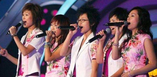 一次次在“瘸子裡頭拔將軍”,歌壇頒獎禮的淪落,比想象中還扎心 一次次在“瘸子裡頭拔將軍”,歌壇頒獎禮的淪落,比想象中還扎心