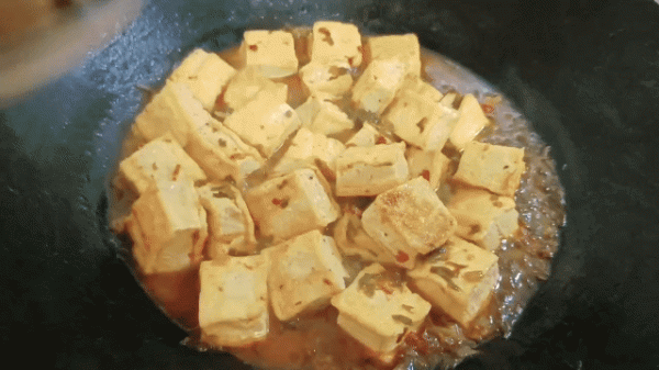 女人冬天手腳冰涼怎麼辦？不要錯過這道燉菜，驅寒保暖，沒肉也香