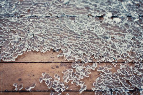 麻省6歲女孩打碎玻璃杯後呼吸不暢,父母第一反應是拼好玻璃碎片 麻省6歲女孩打碎玻璃杯後呼吸不暢,父母第一反應是拼好玻璃碎片