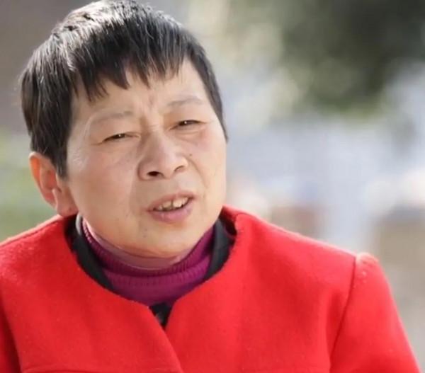 妻患病殘疾，丈夫不離不棄照顧32年，他們的美好愛情故事感天動地