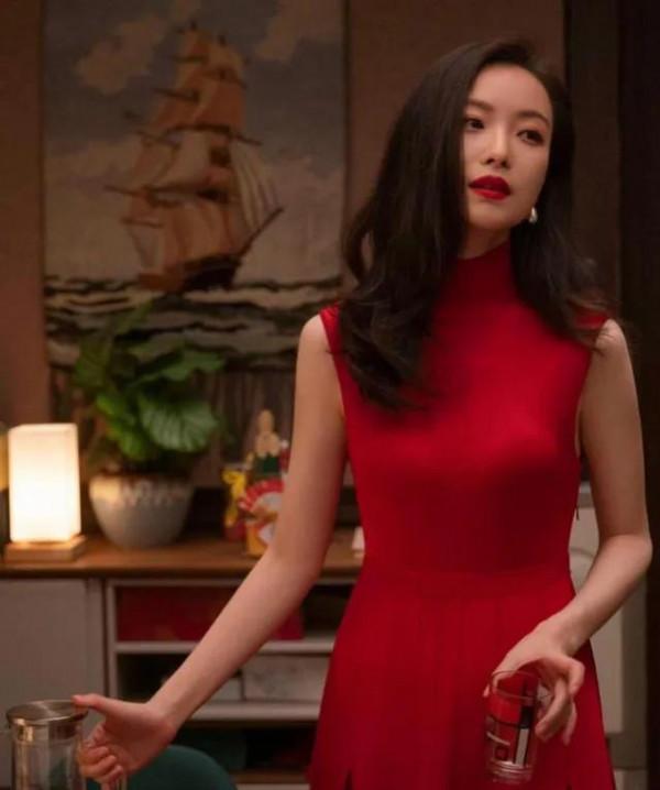 倪妮，行走的衣架，美翻天