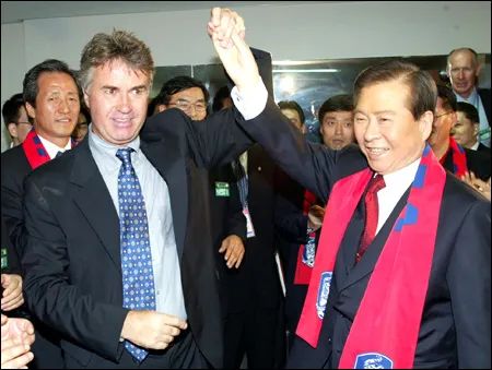 74歲退休的神奇教練,終究也玩不動中國足球 74歲退休的神奇教練,終究也玩不動中國足球