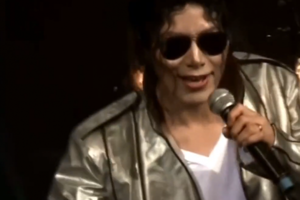 河南小夥模仿邁克爾傑克遜爆火，簽約好萊塢，走上人生巔峰