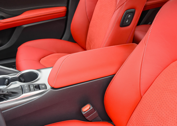 試完帕薩特，再試凱美瑞，發現德系和日系的定位，確實有所不同