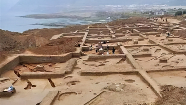 2000年前古墓被發現,其中出土數件國寶級文物,含有神醫扁鵲醫書 2000年前古墓被發現,其中出土數件國寶級文物,含有神醫扁鵲醫書