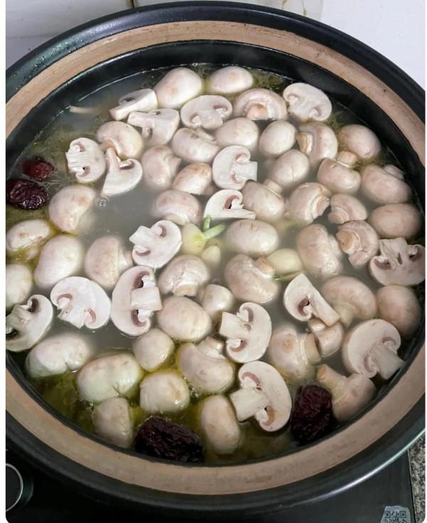 冬日到，各種補藥不如來一碗豬肚雞骨湯～暖心又暖胃