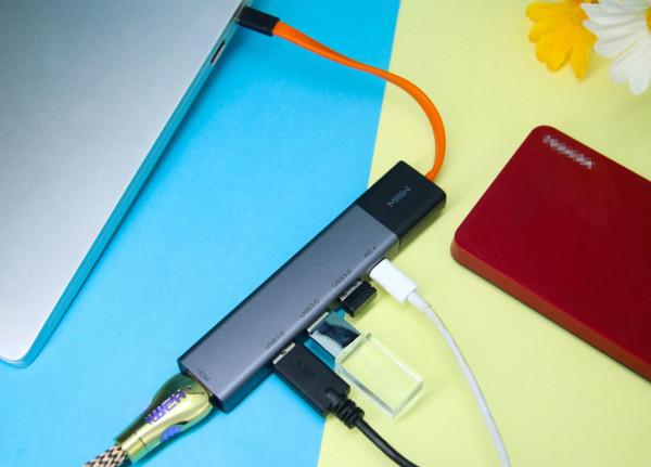 超薄本的好搭檔，米物五合一多功能擴充套件塢，高效辦公快人一步