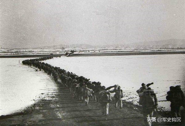 稀奇!美軍戰俘興高采烈,幫志願軍扛戰利品,為何高興?稱很幸運 稀奇!美軍戰俘興高采烈,幫志願軍扛戰利品,為何高興?稱很幸運