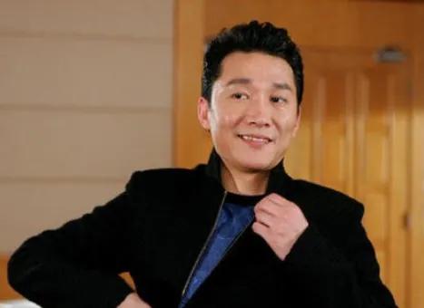 趙燕國彰：中考全縣第二，憑《插翅難逃》爆紅，妻子是瑞典大美女