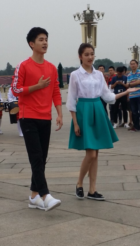 陽光少年劉昊然和關曉彤的合照,你喜歡他們合唱的歌曲嗎? 陽光少年劉昊然和關曉彤的合照,你喜歡他們合唱的歌曲嗎?