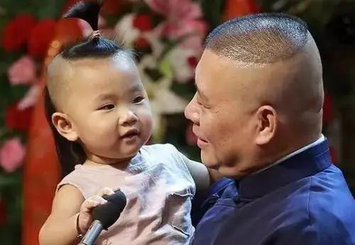 靠上節目見面的郭德綱和郭麒麟，他們的父子情有多虐？