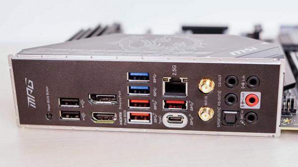 1.2m小桌子能放點啥?分享桌上好物,和一臺輕度RGB主機 1.2m小桌子能放點啥?分享桌上好物,和一臺輕度RGB主機