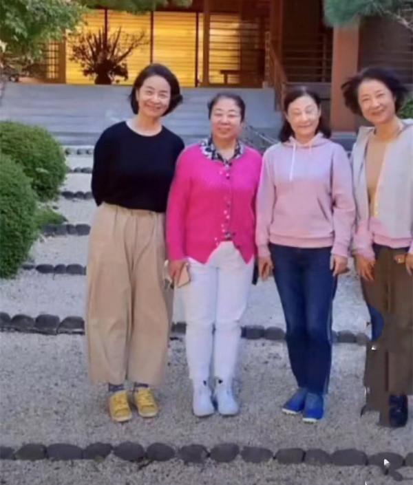 62歲知名戲骨移居日本!曬出聚會玩樂畫面,已嫁外籍老公住宅華麗 62歲知名戲骨移居日本!曬出聚會玩樂畫面,已嫁外籍老公住宅華麗