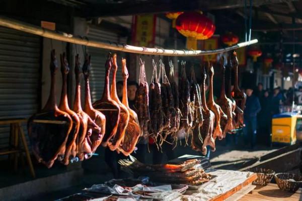 鹽吃多了對身體不好！餐桌上的5種“高鹽食物”，勸你和家人少吃