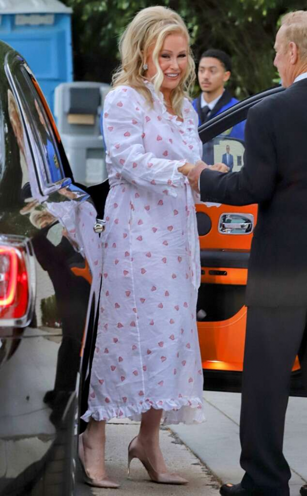 名媛希爾頓嫁了！甩14個富豪明星男友，曬千萬鑽戒，婚禮連辦三天