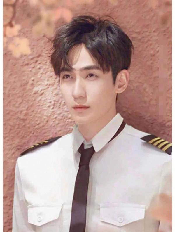 新一代明星軍裝帥照，誰是你的菜？