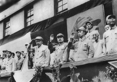 豫東戰役我軍身陷重圍，粟裕大將兩變戰術殲敵9萬，活捉區壽年