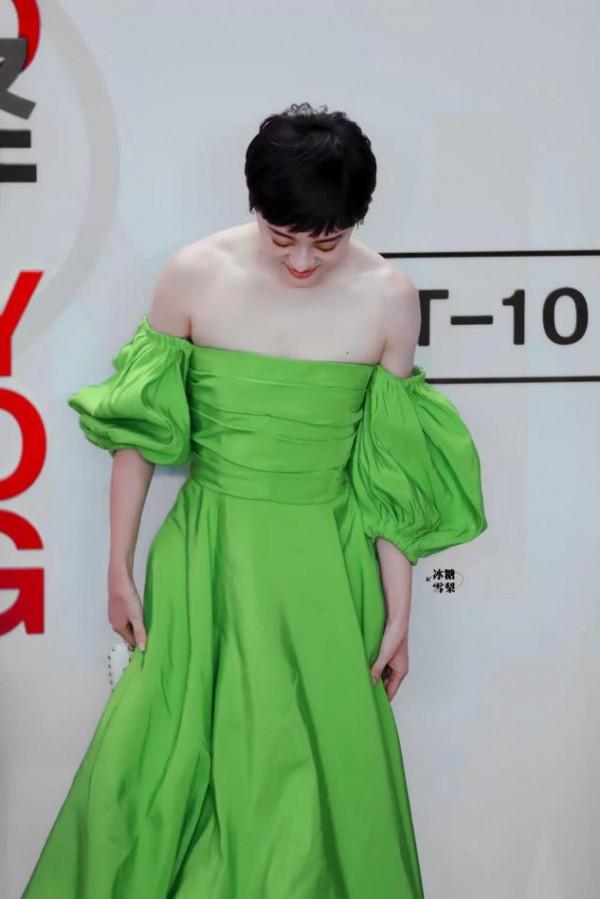 孫儷這身高定真浪費了,膚色暗沉沒氣色,脖子前傾更是毀了端莊感 孫儷這身高定真浪費了,膚色暗沉沒氣色,脖子前傾更是毀了端莊感