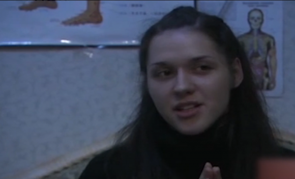 外國女孩天生雙腿畸形，頂級醫院稱無法治癒，結果被中醫3月看好