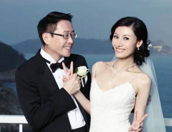 又一港姐嫁入豪門!34歲張秀文舉辦婚禮,前年自曝從來沒談過戀愛 又一港姐嫁入豪門!34歲張秀文舉辦婚禮,前年自曝從來沒談過戀愛