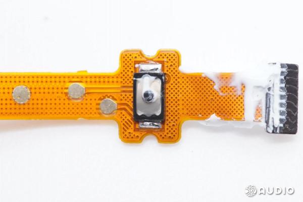 黑鯊鳳鳴真無線藍芽耳機拆解，自研超低延時，支援遊戲超低延時