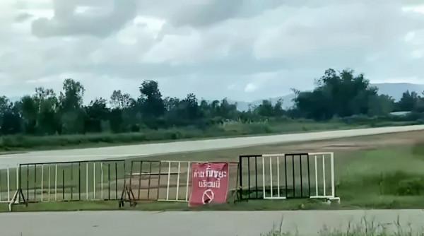 慘劇!泰國一男子在機場跑道跑步被飛機撞上 身體斷成兩截 慘劇!泰國一男子在機場跑道跑步被飛機撞上 身體斷成兩截