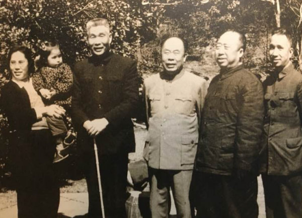 1957年,12位開國將帥齊聚莫斯科,彭德懷站C位,粟裕在後排邊上 1957年,12位開國將帥齊聚莫斯科,彭德懷站C位,粟裕在後排邊上