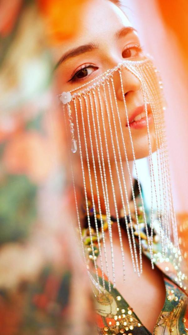 哈尼克孜就像是一個落入凡間的精靈 哈尼克孜就像是一個落入凡間的精靈