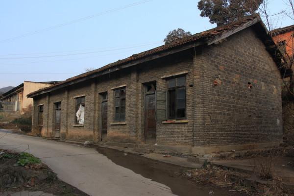 內蒙古唯一步槍軍工廠,十四年生產17萬支,後經搬遷老廠廢棄 內蒙古唯一步槍軍工廠,十四年生產17萬支,後經搬遷老廠廢棄