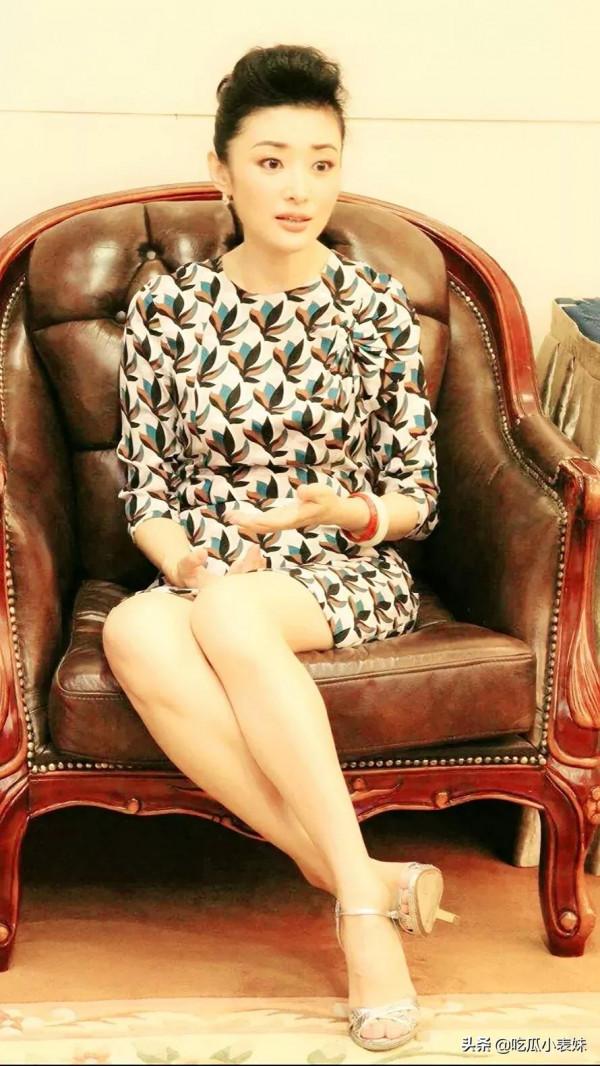 周濤，年過百半，風采依舊