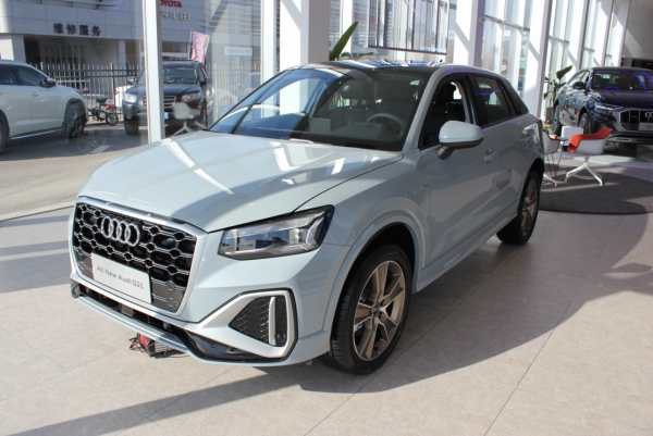 造型小巧,內飾精緻,標配1.4T動力,實拍奧迪Q2L 造型小巧,內飾精緻,標配1.4T動力,實拍奧迪Q2L