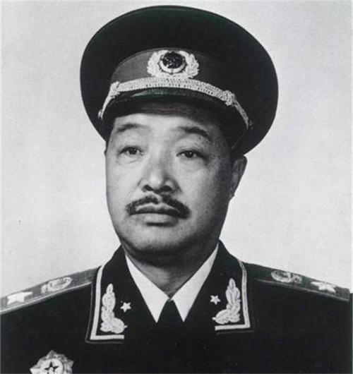 朱德位列元帥之首,可軍銜命令狀卻不是001號,001號到底是誰? 朱德位列元帥之首,可軍銜命令狀卻不是001號,001號到底是誰?