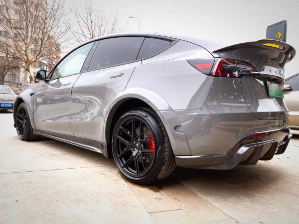 聖誕節新鮮出爐，Model Y小改引潮流