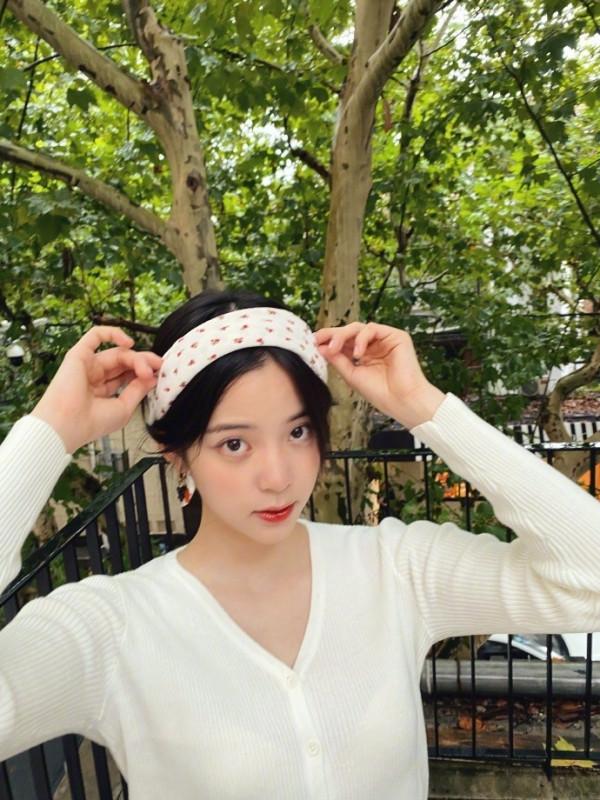 秋季毛衣如何穿得甜美復古和優雅？古力娜扎、趙露思6套穿搭絕美