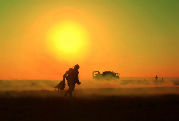 金秋塞外沙場，他們的剪影絕美