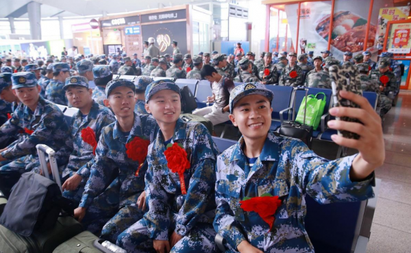 大學生報名參軍,選擇“學校所在地”還是“戶籍所在地”,要慎重 大學生報名參軍,選擇“學校所在地”還是“戶籍所在地”,要慎重