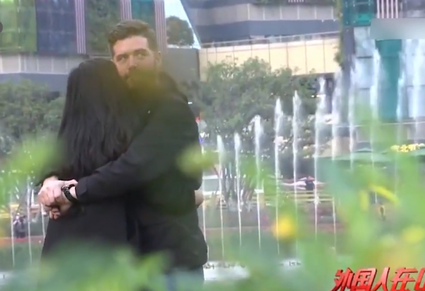 美國小夥愛上貴州女孩，卻被女方家長刁難：不買房就分手！紀錄片