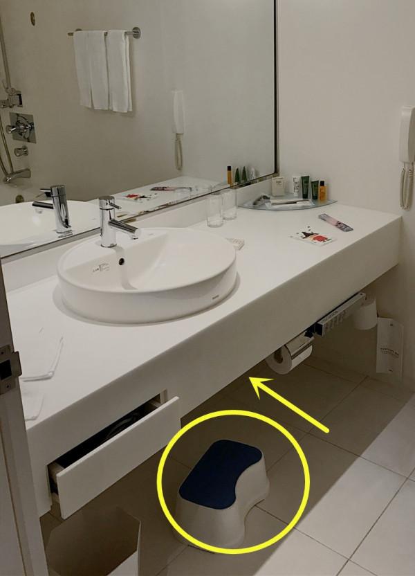 還不是我聰明，裝2米長的轉角洗漱臺多出雙倍收納，鄰居敲門來學