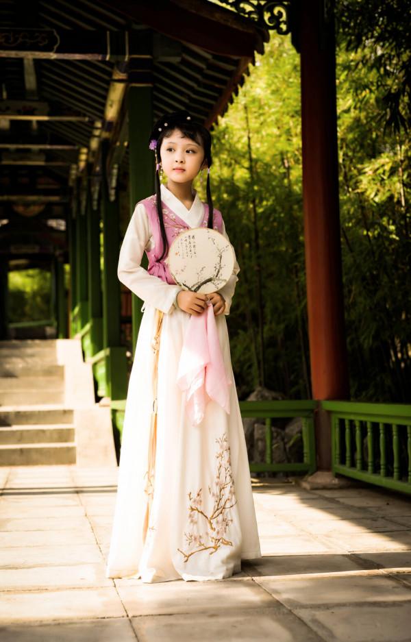 還記得《小戲骨紅樓夢》裡的林黛玉嗎?她現在長這樣 還記得《小戲骨紅樓夢》裡的林黛玉嗎?她現在長這樣