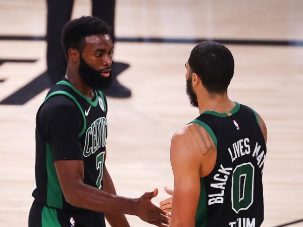 苦戰38分鐘，狂轟25分11板！洛城舊將打瘋了，湖人交易他後悔嗎