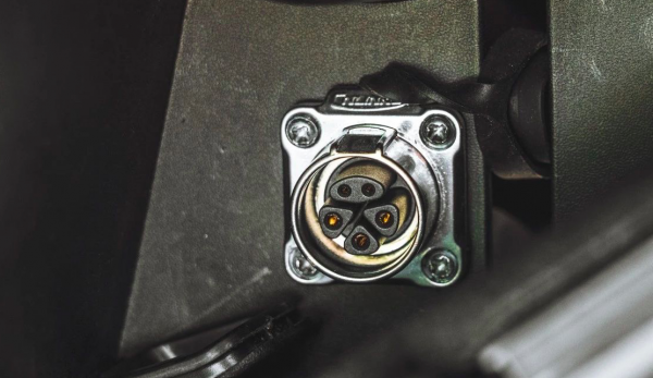 大陽E5的最強對手來了，配8000W中置電機，時速可達120碼以上