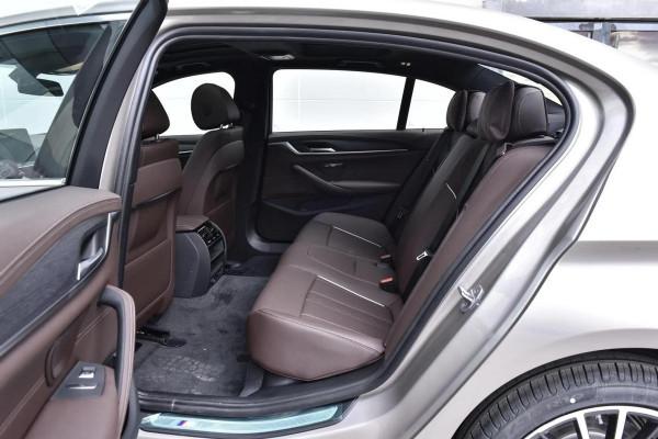 實拍全新寶馬5系，全系2.0T+8AT，家用、運動均兼顧，值得選嗎？