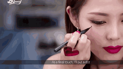 愛在眼周做文章的女明星是如何帶火少女淚痣妝的？