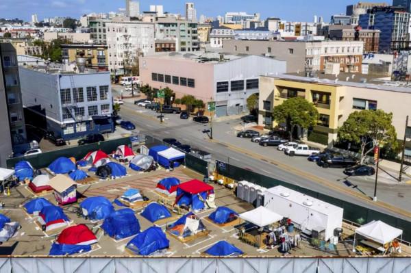 疫情重創美國中產階級,令800萬人返貧,如今還得救濟流浪漢帳篷 疫情重創美國中產階級,令800萬人返貧,如今還得救濟流浪漢帳篷