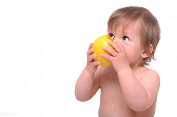 新生兒生長髮育標準，你們家寶寶達標了嗎？新手爸爸媽媽對照下