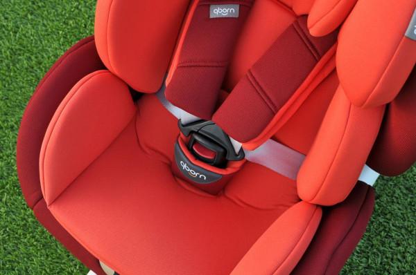 「開箱+全方位測評」上車實測 qborn 0-12歲兒童安全座椅 「開箱+全方位測評」上車實測 qborn 0-12歲兒童安全座椅
